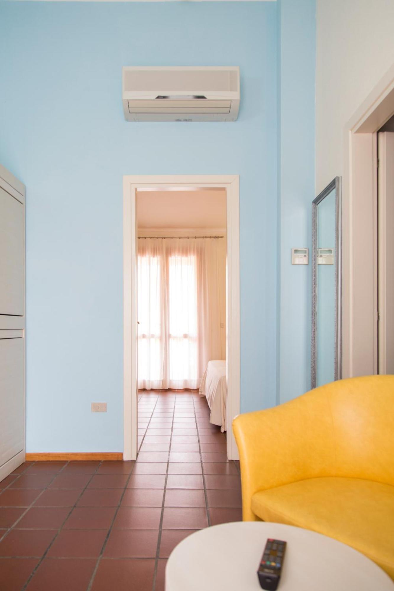 Blu Hotel Laconia Village Cannigione Room photo