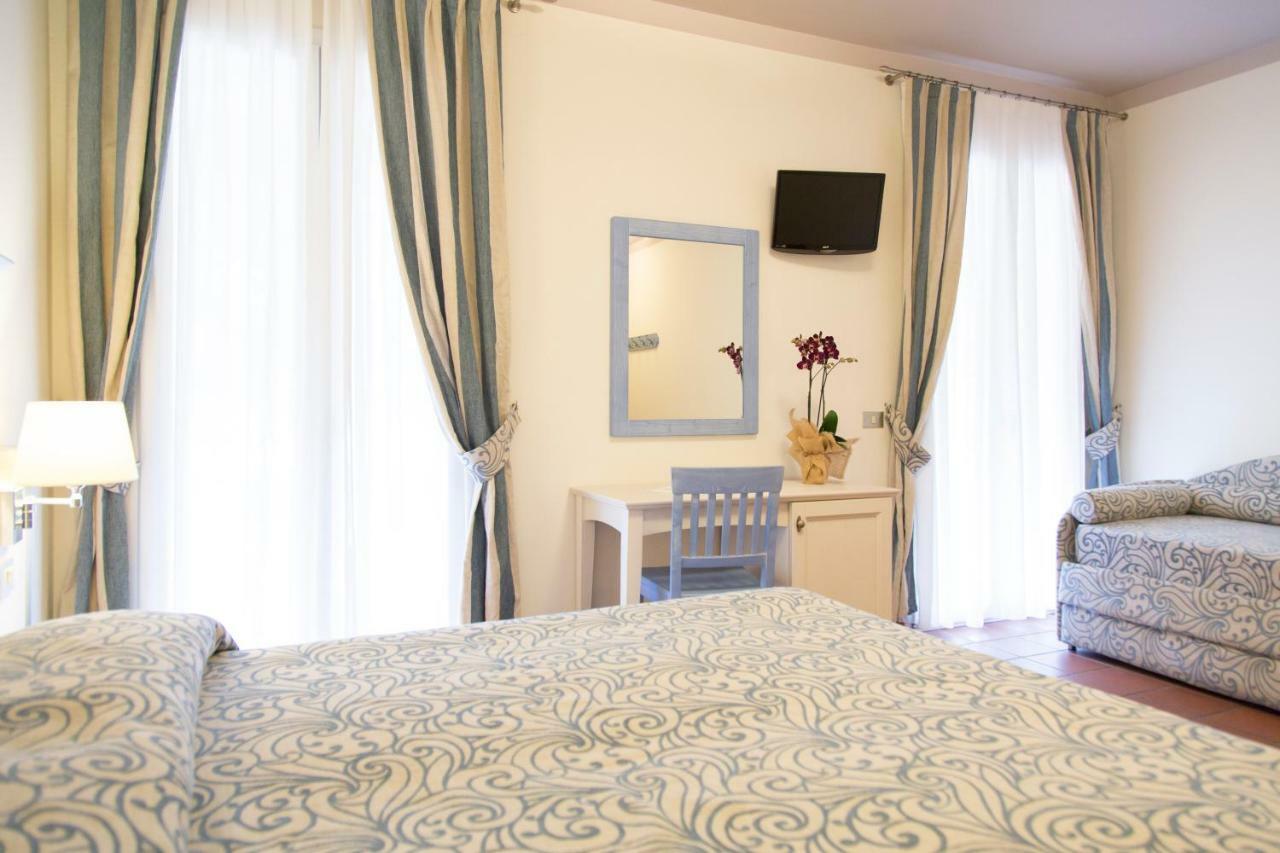 Blu Hotel Laconia Village Cannigione Exterior photo